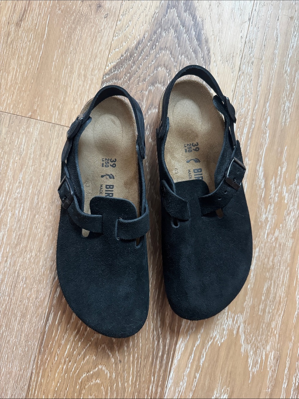 NEW Birkenstock ‘Tokio’ Suede Boston Clogs in Black, size 39